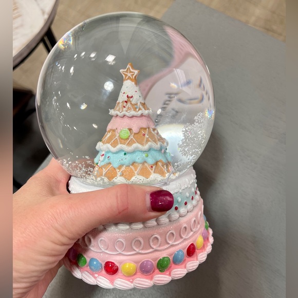 Cupcakes & Cashmere Pink Gingerbread Tree Musical Snowglobe 🩷🎄NWT Viral - Picture 6 of 6